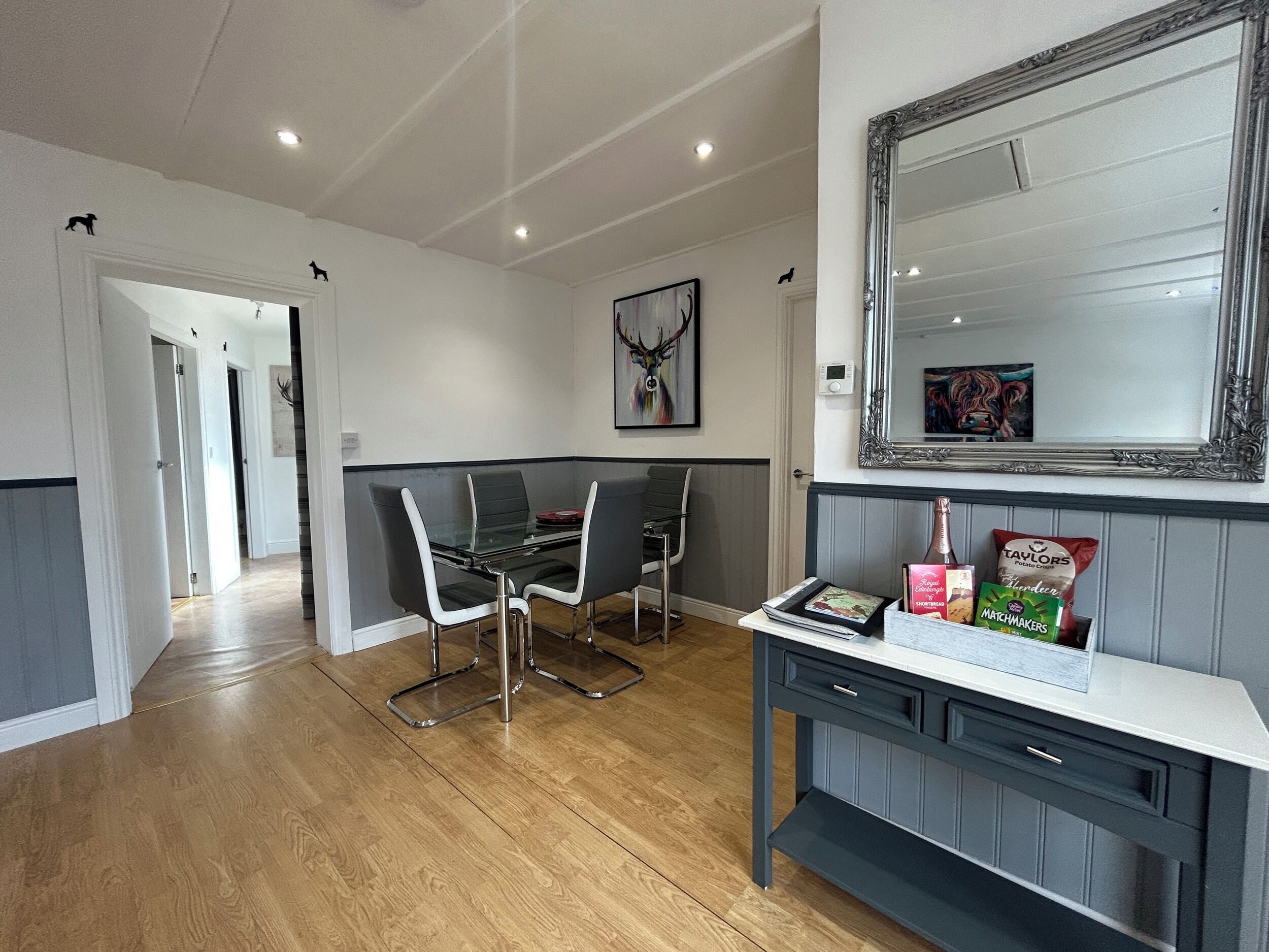 Cottage | Dining