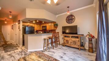 Condo, 1 Bedroom | Interior