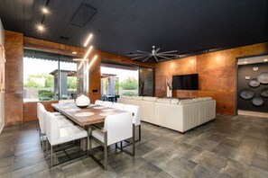House, 5 Bedrooms | Dining