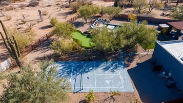 House, 5 Bedrooms | Sport court