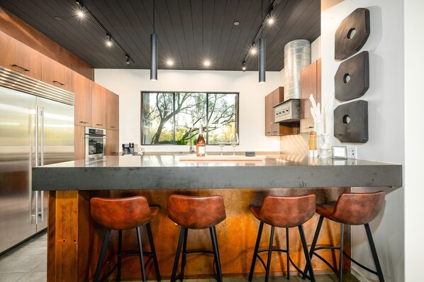 House, 5 Bedrooms | Private kitchen