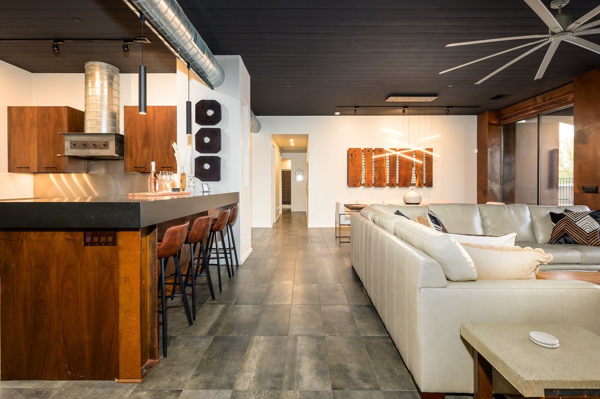 House, 5 Bedrooms | Interior