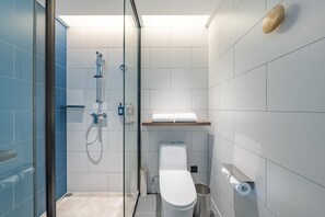 Bathtub, towels - Holiday Inn Express Shanghai Expo Centre by IHG (Shanghai)