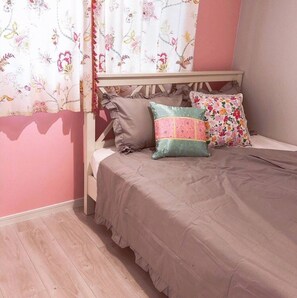2 bedrooms, desk, free WiFi, bed sheets