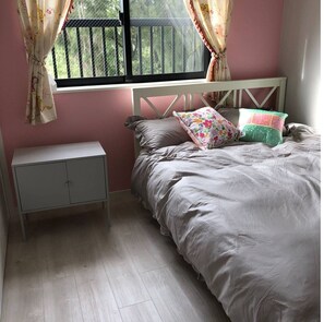 2 多间卧室、办公桌、免费 WiFi、床单