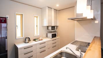 Fridge, microwave, stovetop, cookware/dishes/utensils