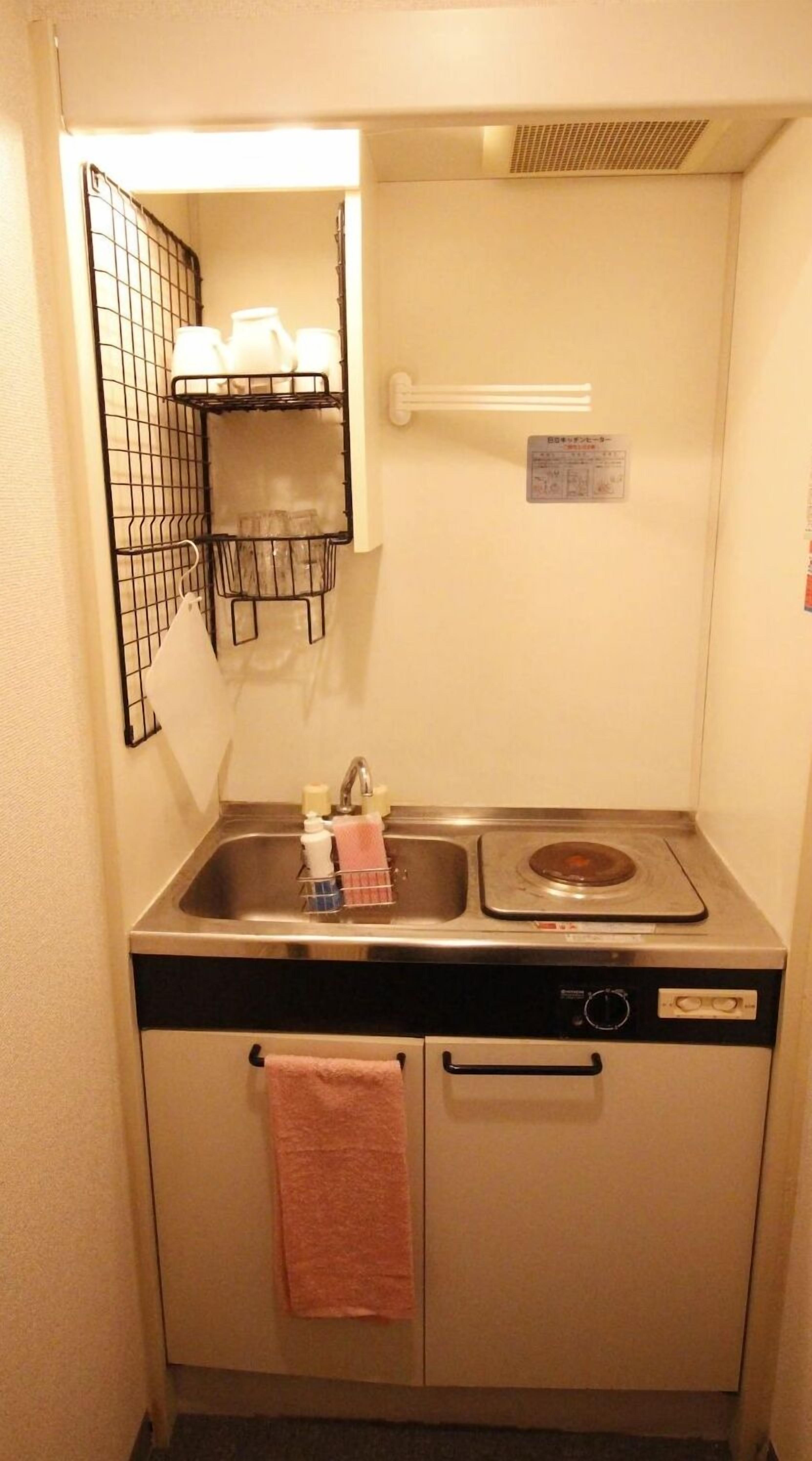 Fridge, microwave, stovetop, cookware/dishes/utensils