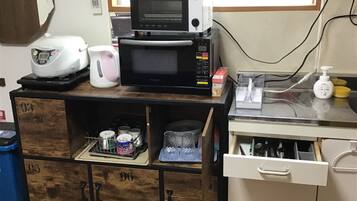 Fridge, microwave, stovetop, cookware/dishes/utensils