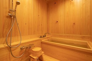 ヘアドライヤー、タオル