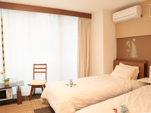 1 bedroom, desk, blackout curtains, free WiFi