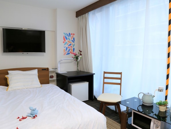 1 bedroom, desk, blackout curtains, free WiFi