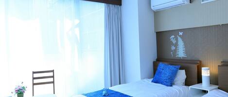 1 bedroom, desk, blackout drapes, free WiFi