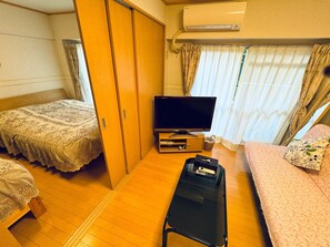 2 bedrooms, desk, iron/ironing board, free WiFi