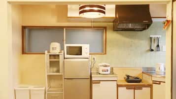 Fridge, microwave, stovetop, cookware/dishes/utensils