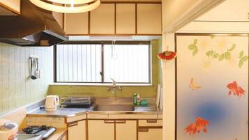 Fridge, microwave, stovetop, cookware/dishes/utensils