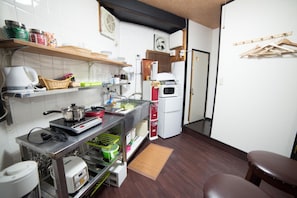 冰箱、微波炉、炉灶、厨具/餐具