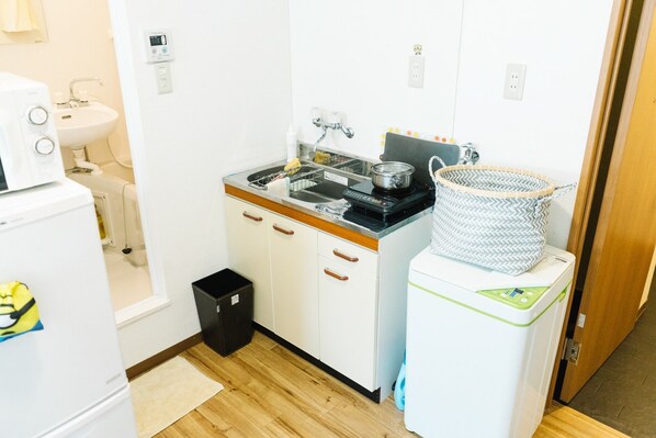 雪櫃、微波爐、廚房用具/餐具/器皿