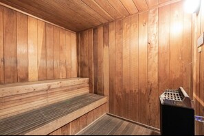 Sauna - Forest Meadows#8- 3 Bedroom Across From Bowling Alley & great restaurants! (Mammoth Lakes)