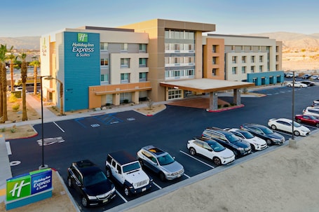 Exterior. Holiday Inn Express & Suites Palm Desert - Millennium by IHG