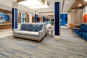 Área de estar no saguão