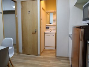 1 bedroom, desk, free WiFi, bed sheets