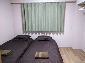 1 bedroom, desk, free WiFi, bed sheets