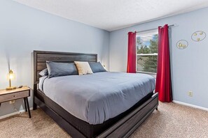 4 bedrooms, desk, iron/ironing board, WiFi - Peaceful 4BR Lakefront Getaway on Park Lake (Bath Township)