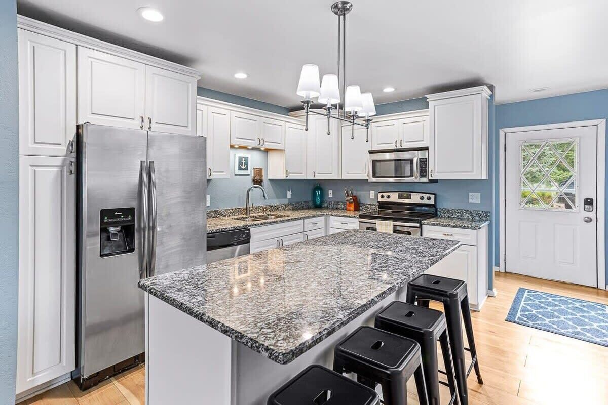 冰箱、微波炉、烤箱、炉灶