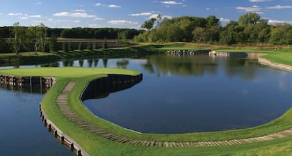 Peaceful 4BR Lakefront Getaway on Park Lake