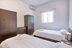 2 chambres, bureau, Wi-Fi gratuit, draps fournis