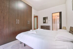2 bedrooms, desk, free WiFi, bed sheets