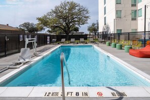 Outdoor pool - Aloft Austin South (Austin)