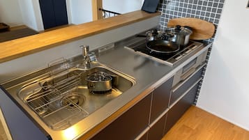 Fridge, microwave, stovetop, cookware/dishes/utensils