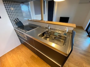 冰箱、微波炉、炉灶、厨具/餐具