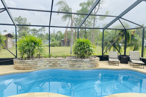 Piscina a l'aire lliure i piscina climatitzada
