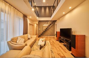 TV - Elegant Home Super Luxury Villa 7 LDK Double Bass - Rental of a whole building / Koshigaya Saitama (Koshigaya)