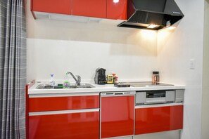 冰箱、微波炉、炉灶、厨具/餐具