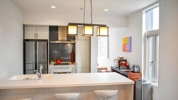 Fridge, microwave, stovetop, cookware/dishes/utensils