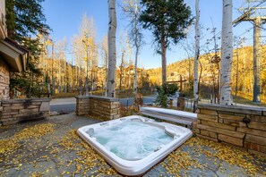 مغطس سبا خارجي