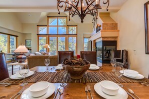 Dining - Deluxe 3 BDR/3 BA Townhome Just Steps from Skiing in Mountain Village (Mountain Village)
