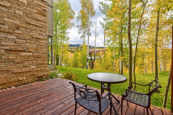 Outdoor dining - Ideal Location- 3 BDR Mountain Village Townhome Steps from Skiing (Mountain Village)