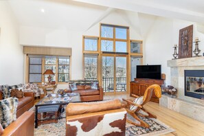 Fireplace - Ideal Location- 3 BDR Mountain Village Townhome Steps from Skiing (Mountain Village)