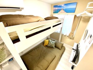 1 habitación, escritorio, tabla de planchar con plancha y wifi gratis 