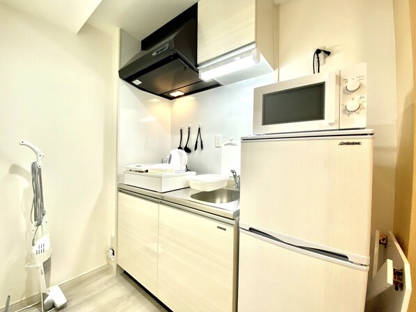 冰箱、微波炉、炉灶、厨具/餐具