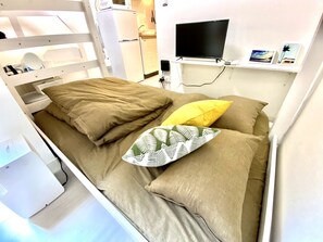 1 室のベッドルーム、デスク、アイロン / アイロン台、WiFi (無料)