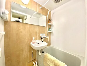 Hair dryer, towels - A 2minute walk from Kokusaidori Studio Apartment / Naha Okinawa (Naha)