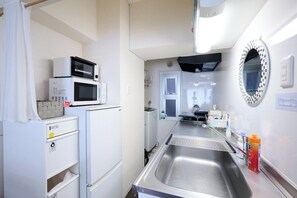 Fridge, microwave, stovetop, cookware/dishes/utensils