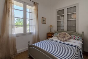 3 bedrooms, iron/ironing board, travel cot, free WiFi - Cottage ROSE 6 pers dans parc d'un château gascon (Montreal du Gers)