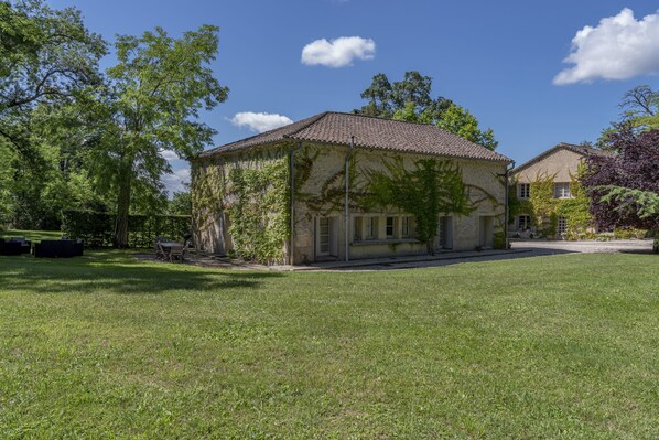 Exterior - Cottage ROSE 6 pers dans parc d'un château gascon (Montreal du Gers)