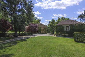 Exterior - Cottage ROSE 6 pers dans parc d'un château gascon (Montreal du Gers)